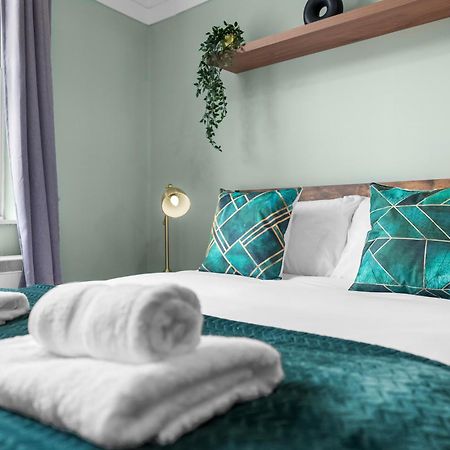 Chic 2 Bedroom Apartment Near Liverpool Street By Gold Stays London Exterior foto