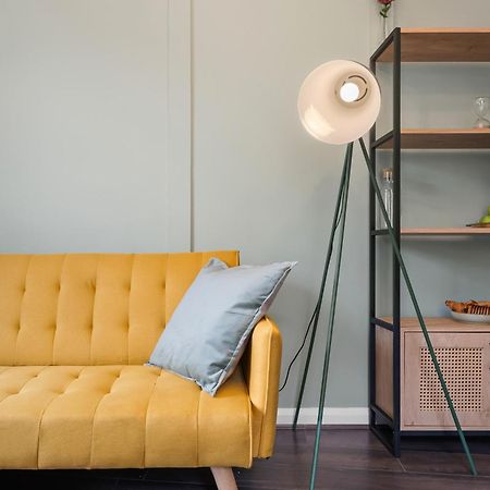 Chic 2 Bedroom Apartment Near Liverpool Street By Gold Stays London Exterior foto
