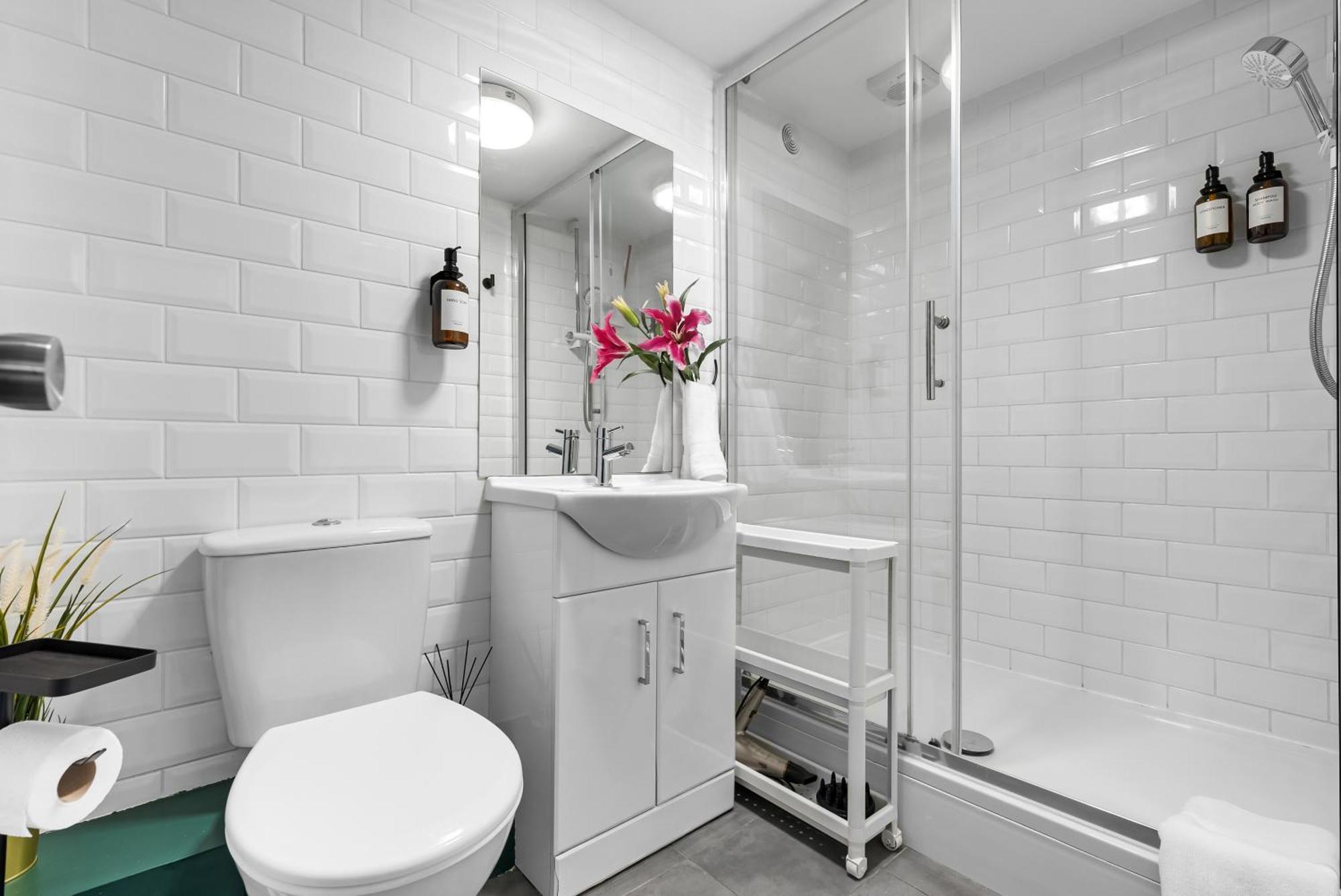 Chic 2 Bedroom Apartment Near Liverpool Street By Gold Stays London Exterior foto