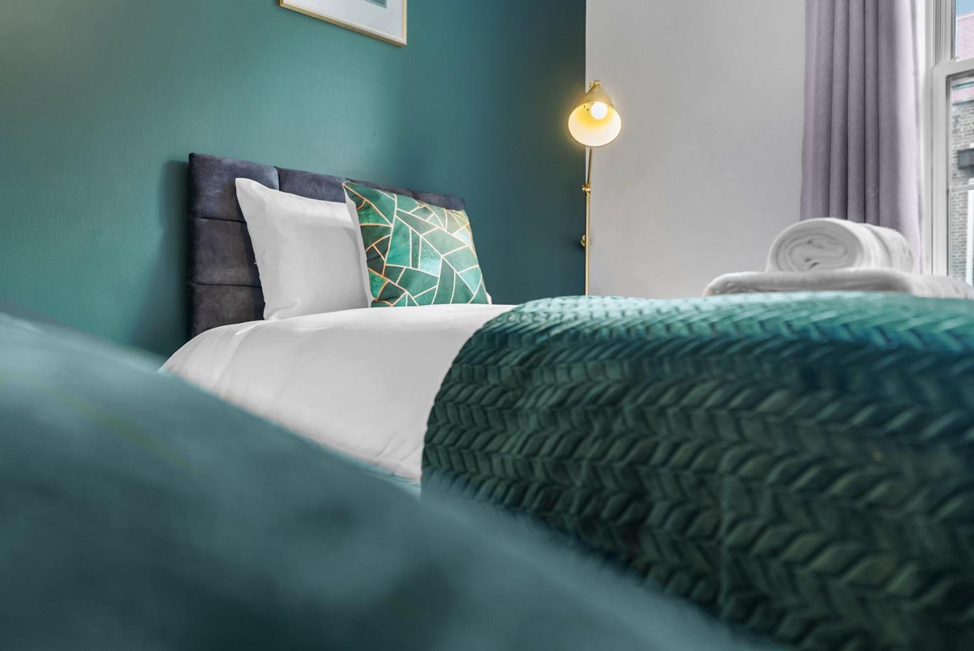 Chic 2 Bedroom Apartment Near Liverpool Street By Gold Stays London Exterior foto